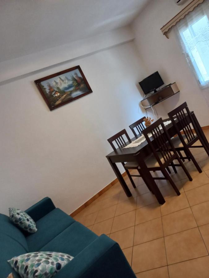 Apartament Gloria&Mitati โอริคูม ภายนอก รูปภาพ