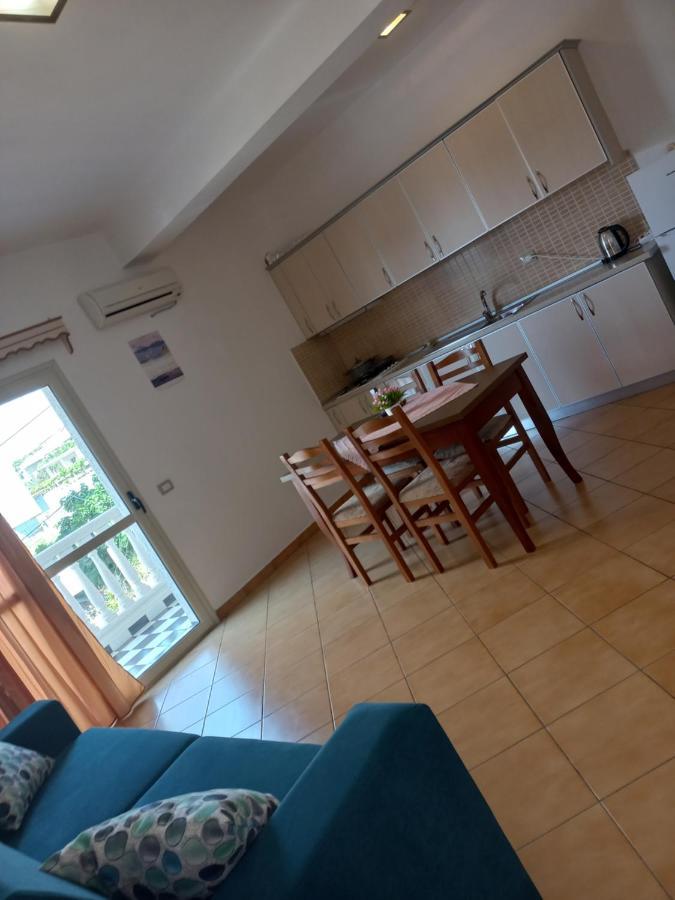 Apartament Gloria&Mitati โอริคูม ภายนอก รูปภาพ