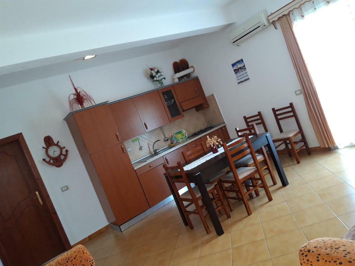 Apartament Gloria&Mitati โอริคูม ภายนอก รูปภาพ