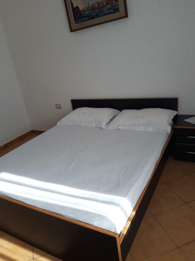 Apartament Gloria&Mitati โอริคูม ภายนอก รูปภาพ
