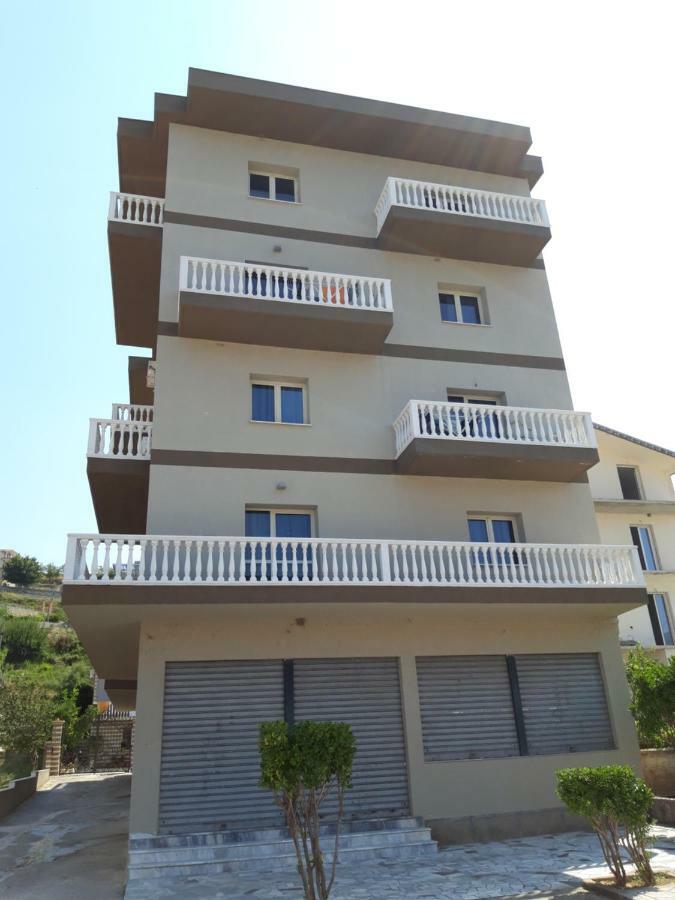 Apartament Gloria&Mitati โอริคูม ภายนอก รูปภาพ